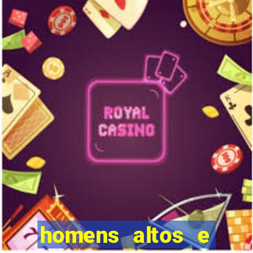 homens altos e sarados pelados